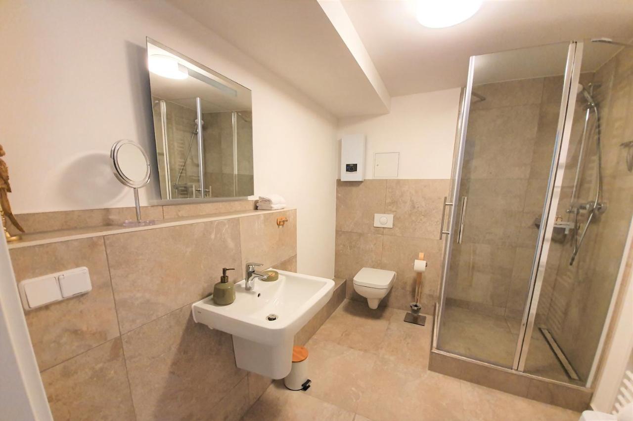 Pb Ferienwohnungen - Fewo 1 - Stilvoll Eingerichtetes Apartment Im Herzen Senftenbergs Exterior foto